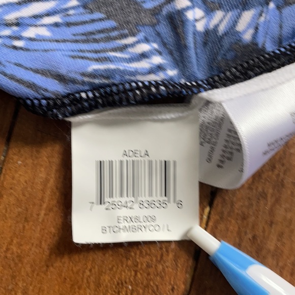 BCBG MaxAria size L - Picture 9 of 10